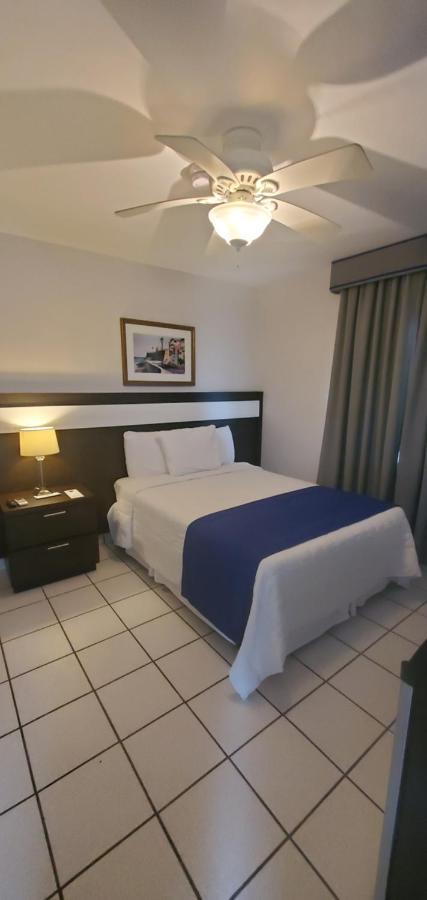 סלינס Full Moon Hotel & Restaurant מראה חיצוני תמונה