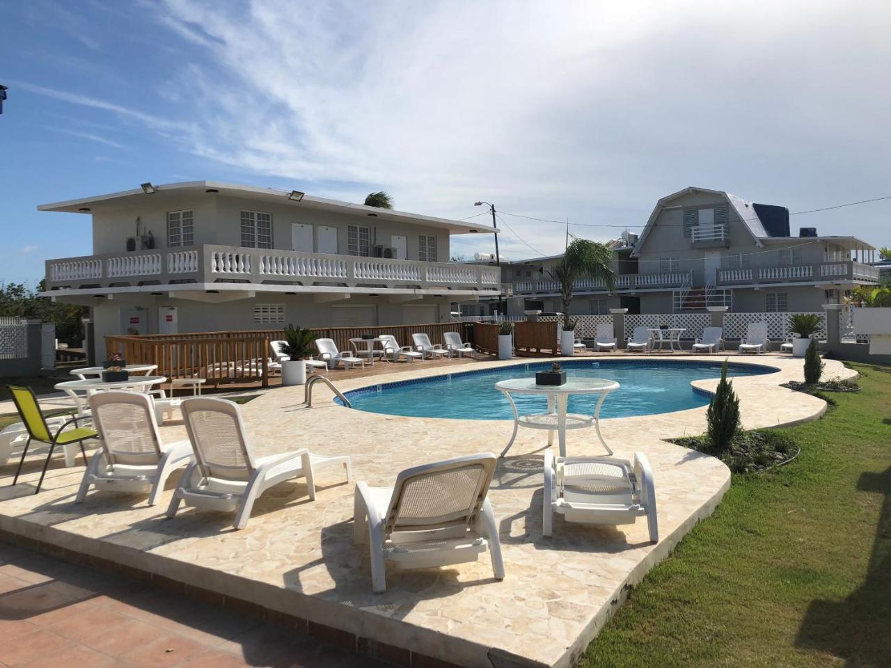 סלינס Full Moon Hotel & Restaurant מראה חיצוני תמונה