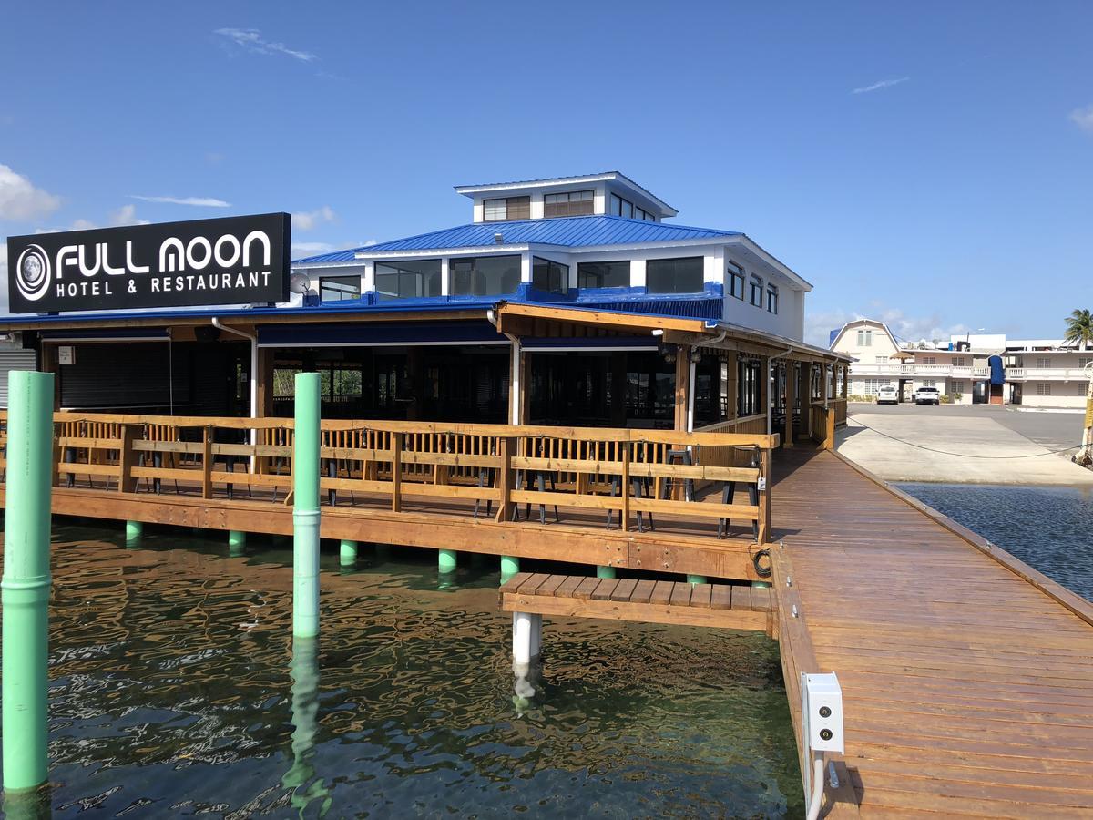 סלינס Full Moon Hotel & Restaurant מראה חיצוני תמונה